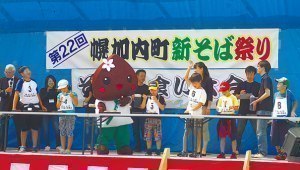 ご当地そばを食べ比べ幌加内で新そば祭り
