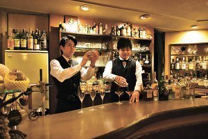 バーテンダーの美技に酔う 20日にカクテルパーティー