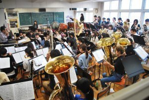 世代を越えて有志が結集 創部90周年の記念演奏会