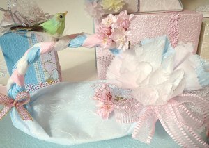 贈る心をラッピングで表現 合同作品展開催