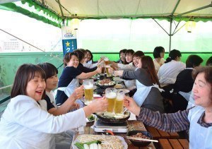 王道の味とボリュームで勝負トーヨーの屋上ビアガーデン