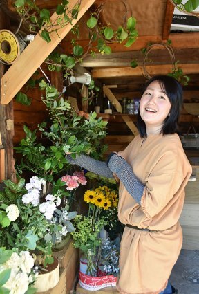 比布に小さなお花屋さん自然体のパリスタイルで