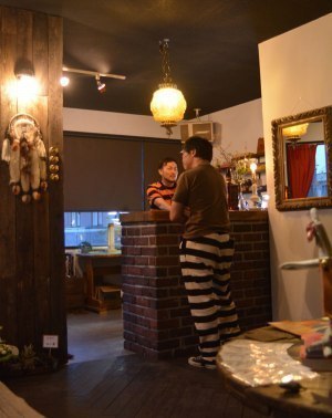 富良野市街地へ移転オープン革製品じっくり選んで