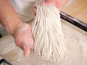 幌加内の新そば味わって役場前で2日間のイベント