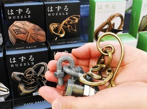 知恵の輪世代に再燃なるかはずすパズル「はずる」好評