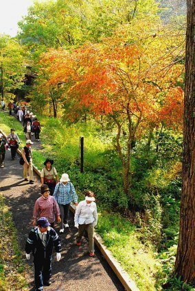 ガイドと味わう自然美錦仙峡でウォークイベント