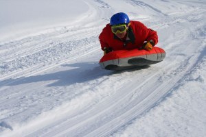 剣淵アルパカ牧場でエアボード大会