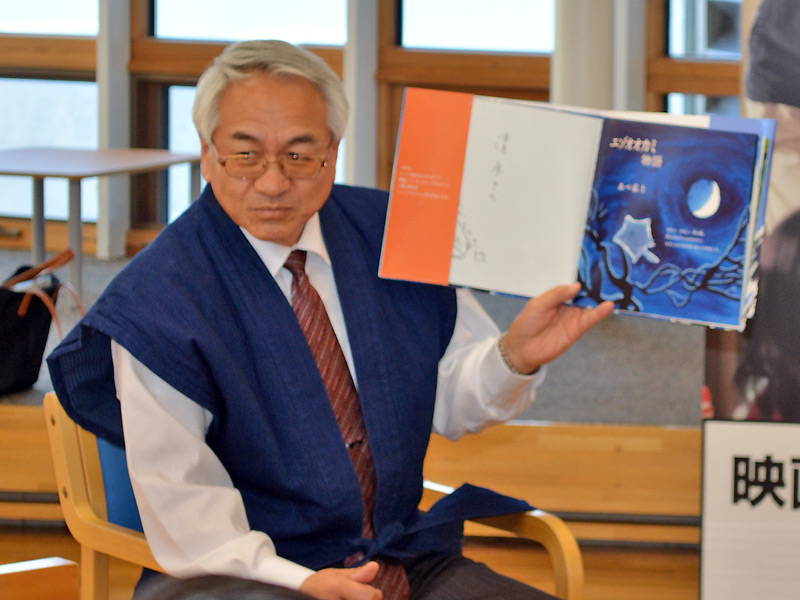 これまで多くの絵本を読んできた清水さん。とくに印象的だったのは、「八郎」「おじさんのかさ」「おこだでませんように」の3作と教えてくれました