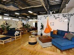 石山工務店直営の雑貨店3月末まで家具セール