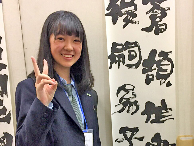 「みなさんも書道を難しく考えず、思ったままに筆をとってみてください！」と上西さん