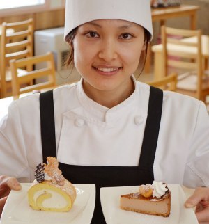 鷹栖の蜂蜜と米粉を使って春のケーキつくりました