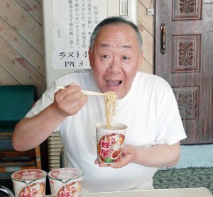 焦がしラードの再現率は…カップラーメンに蜂屋が登場