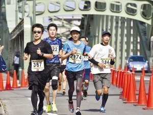 旭橋やロータリーを走ろう9月に「旭川ハーフマラソン」