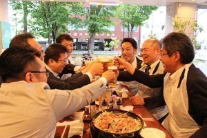 パクチーやチーズで味変も緑道テラスでジンギスカン