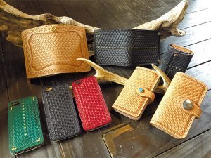 富良野のレザー工房で移転1年感謝セール