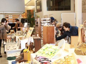 美瑛近郊のクラフト作家がビ・エールで展示販売会