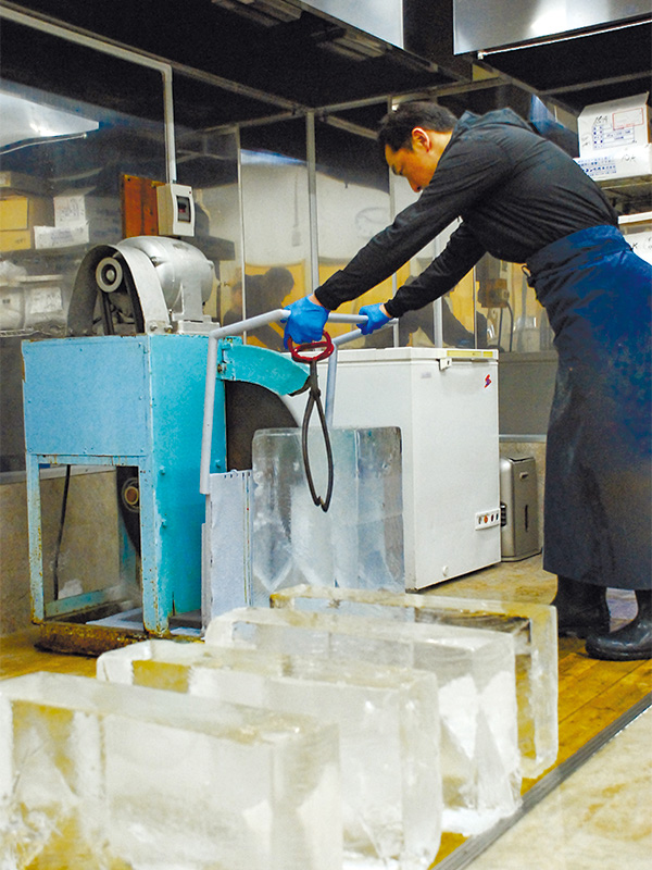 まちの氷屋さんが創業100年熱中症対策グッズを進呈 - 武田商店 