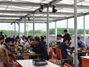 晴れたらサイコー！飛行機見ながらジンギスカン