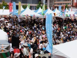 ステージイベントいろいろ今週末駅前広場でお祭り