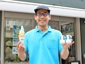 青い池に売店ができました限定スイーツも楽しんで