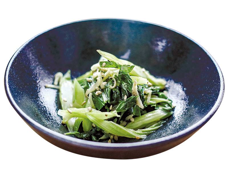 セロリの上半身(細い茎と葉っぱ)を活用すれば、なかなかにシブいおつまみに。