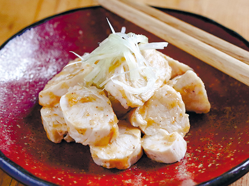 ほんのり酸っぱい鶏のおつまみ。<br /><br />
レンジ＆チューブ製品で時短(手抜きとも言う)。