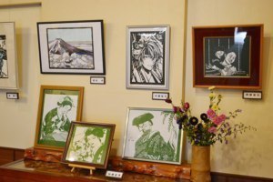 26人の個性いろいろ今月末まで切り絵作品展