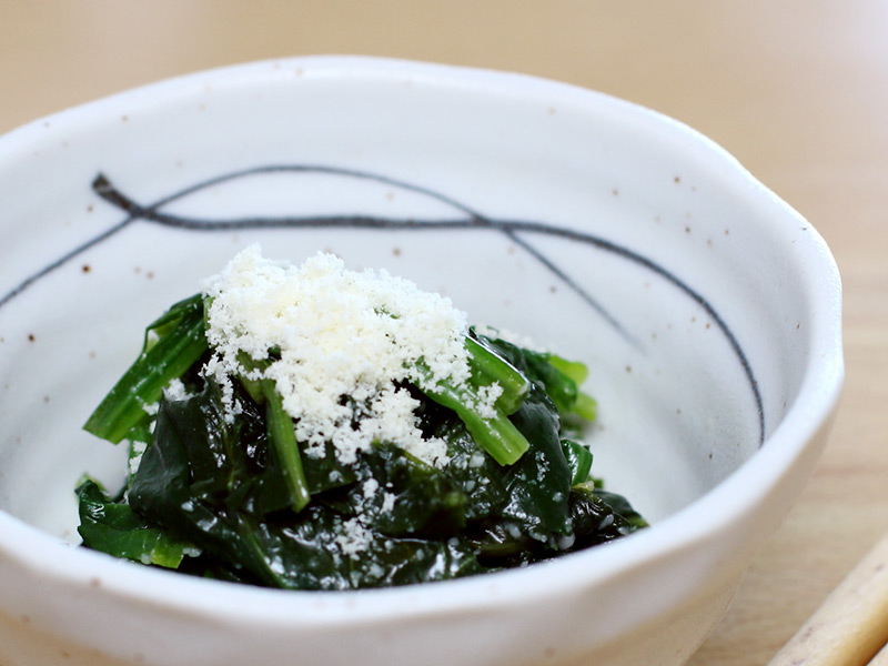 オリーブオイルのおかげでほうれん草の持ち味がまろやかに。