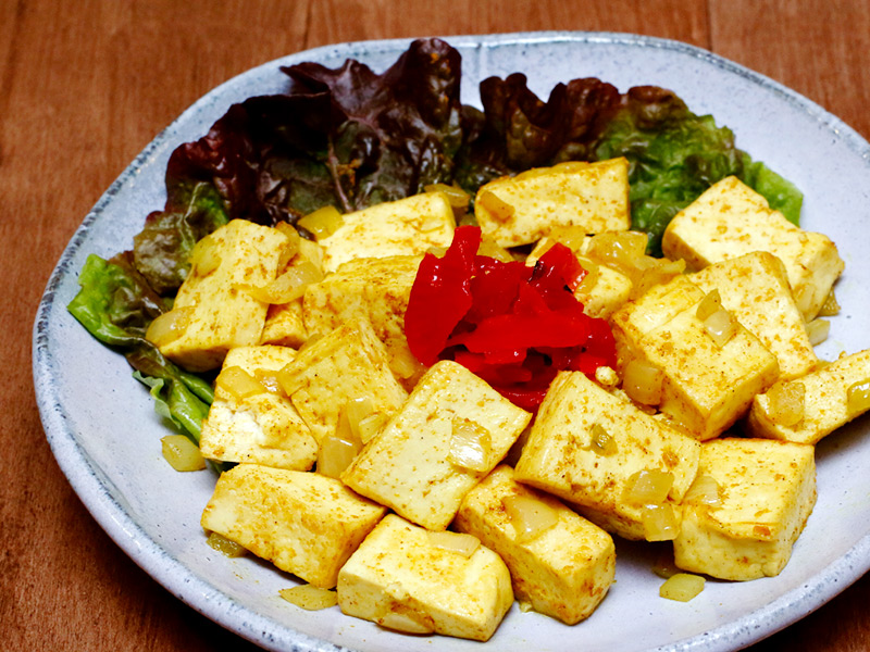 カレー好きならぜひ！とまでは言わないけど、たまにはこんな味の豆腐はいかが。