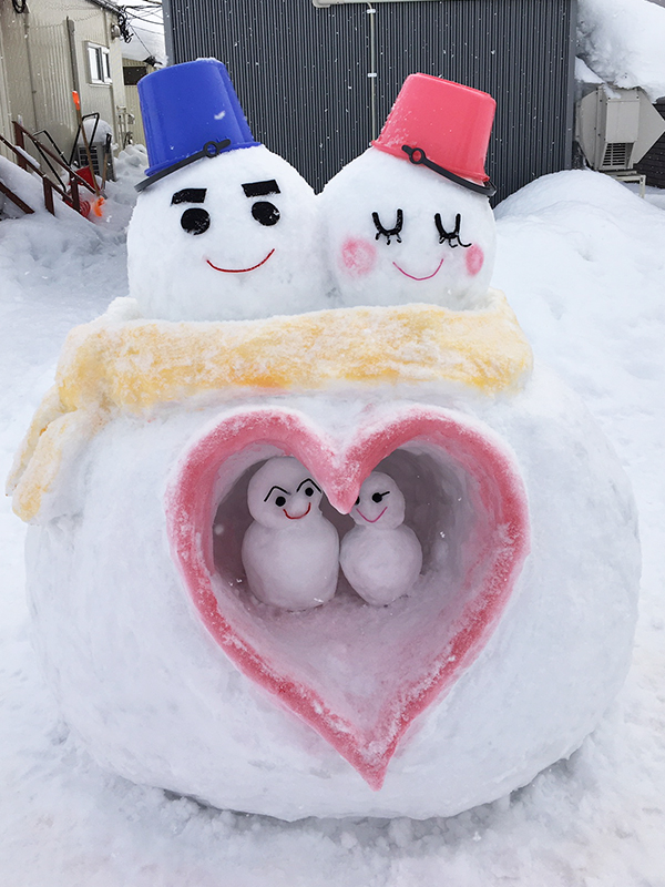 あなたのセンスで、みんなの人気者になれる「雪だるま」を完成させて