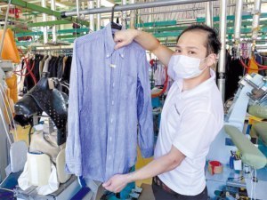 プロが教える！〜アイロンいらずなシャツの干し方編〜