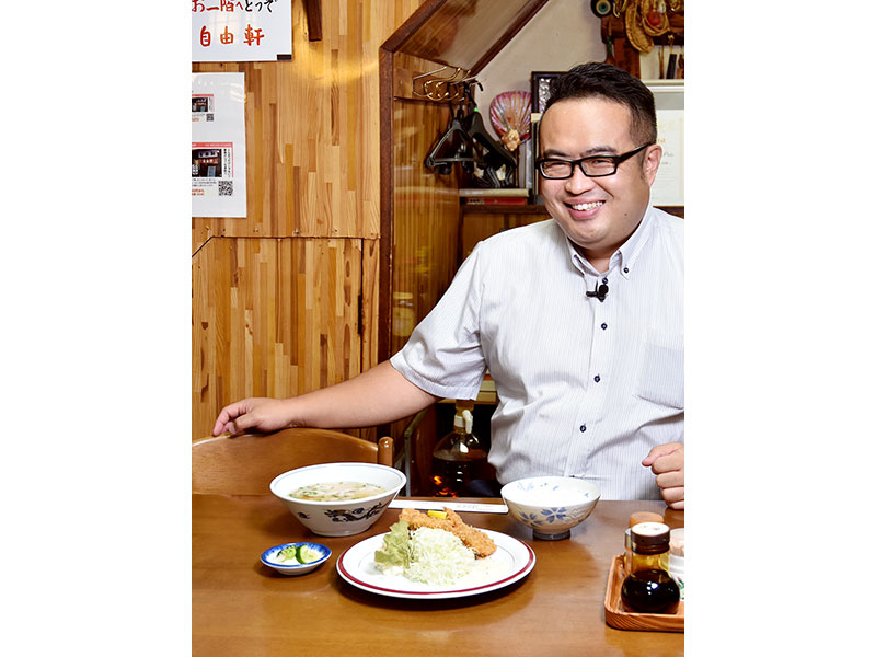 衣が立っている…やけどに注意の五郎セット。奥のどんぶりが味噌汁です