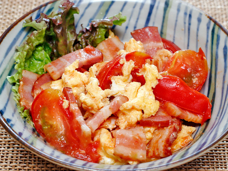 トマトとブタが恋をした。卵はさしづめ仲人か(笑)