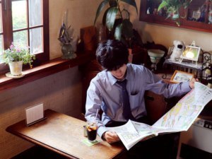 時間を忘れる素敵なお誘い木陰に隠れて一服を