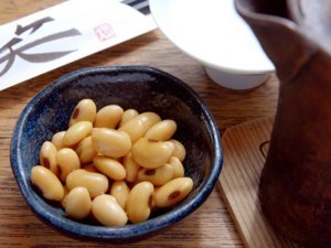 1946年創業から変わらず独酌三四郎のお通し・酢大豆