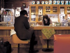 青い空に映えるオレンジ弾けて消えるサイフォンの泡