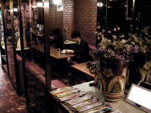 春雨に濡れる買物公園ブレンドコーヒーと心模様