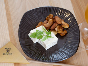 チーズそぼろとスモークミックスナッツ