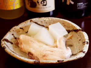 食事の初手でこの満足感八角の手羽大根