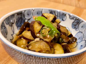 ナスとミョウガと青唐辛子の漬け物