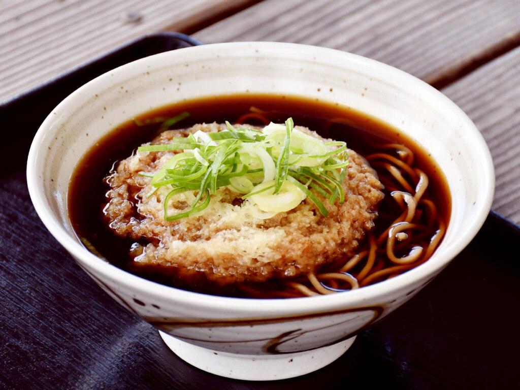 美しいロール状の天ぷらも手作り