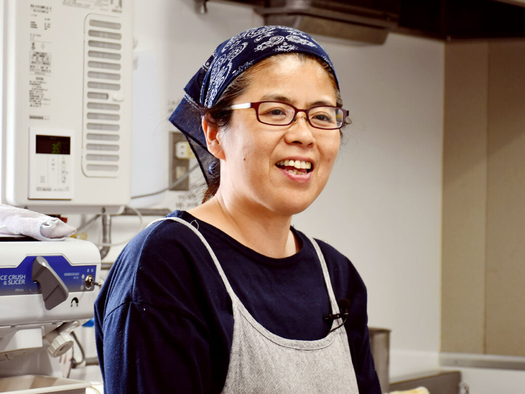 元気いっぱい、ユーモアあふれるスタッフの松岡さん