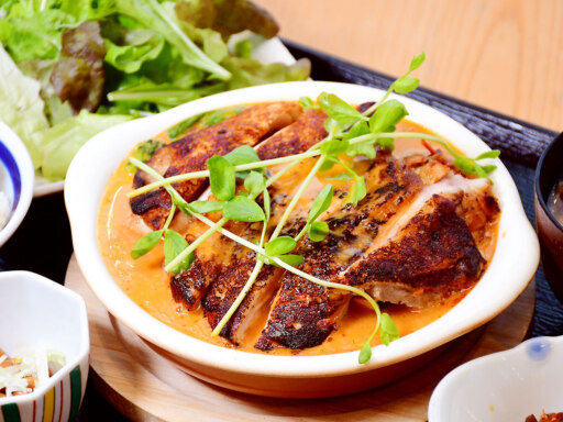 知床鶏もも肉と季節野菜のココナッツカレー