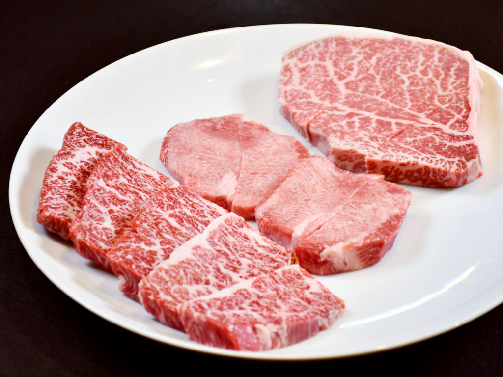 上から　シャトーブリアン、極タン、上ハラミ。厚みもすごい！