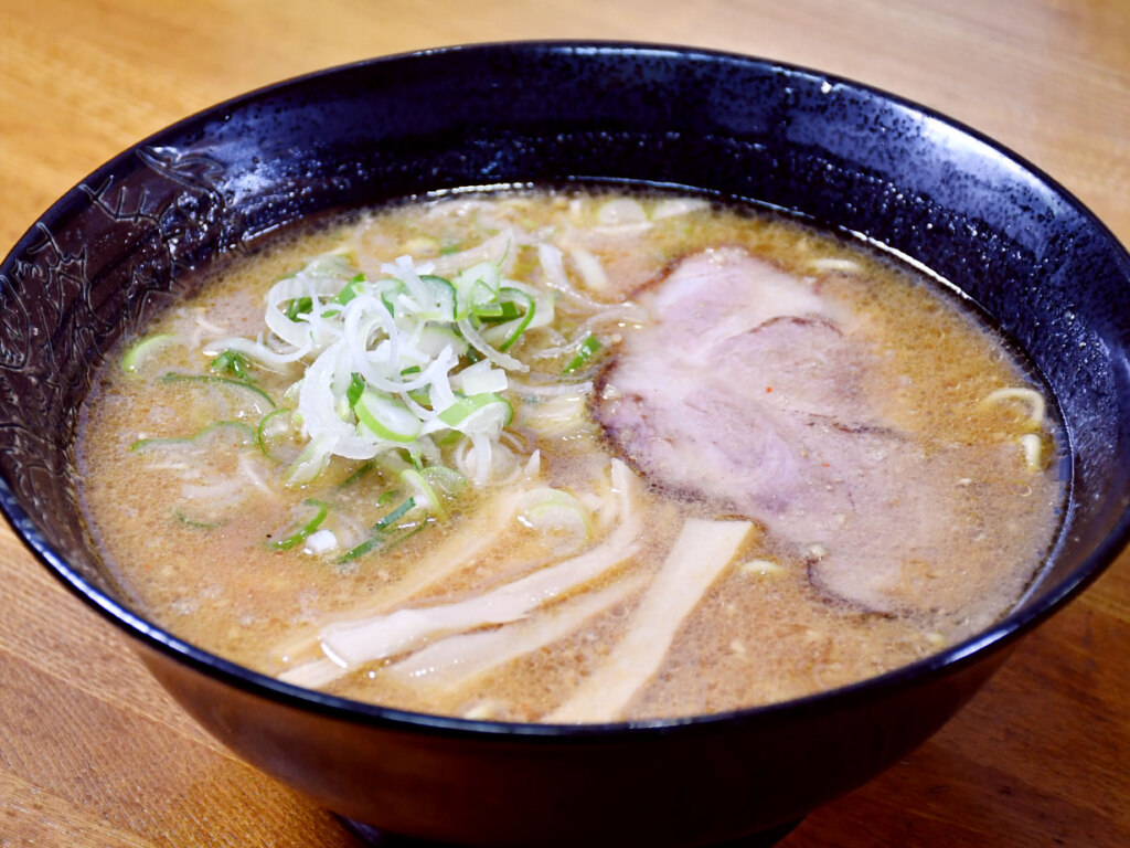 店名に「麺や」と付くだけある、さすがの味噌ラーメン。チャーシューの仕上がりも一流です