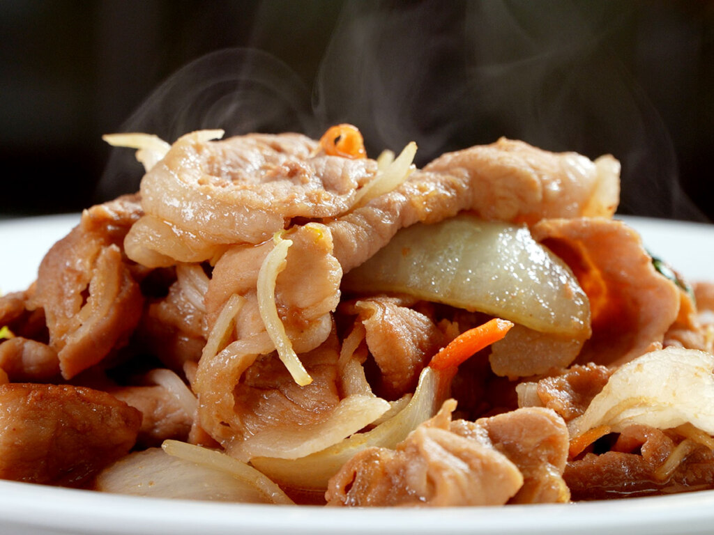 道産味付け豚のジンギスカン風は、ちょっと甘めのタレがポイント