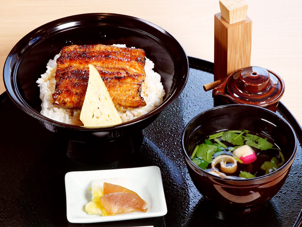 こちらはランチがお得なうな丼。江別産卵を使った、ふんわりあま~い卵焼き付き