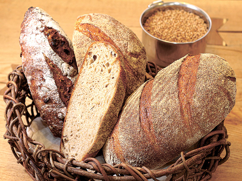 自家製天然酵母でじっくり仕上げるパンは町外からも高い人気