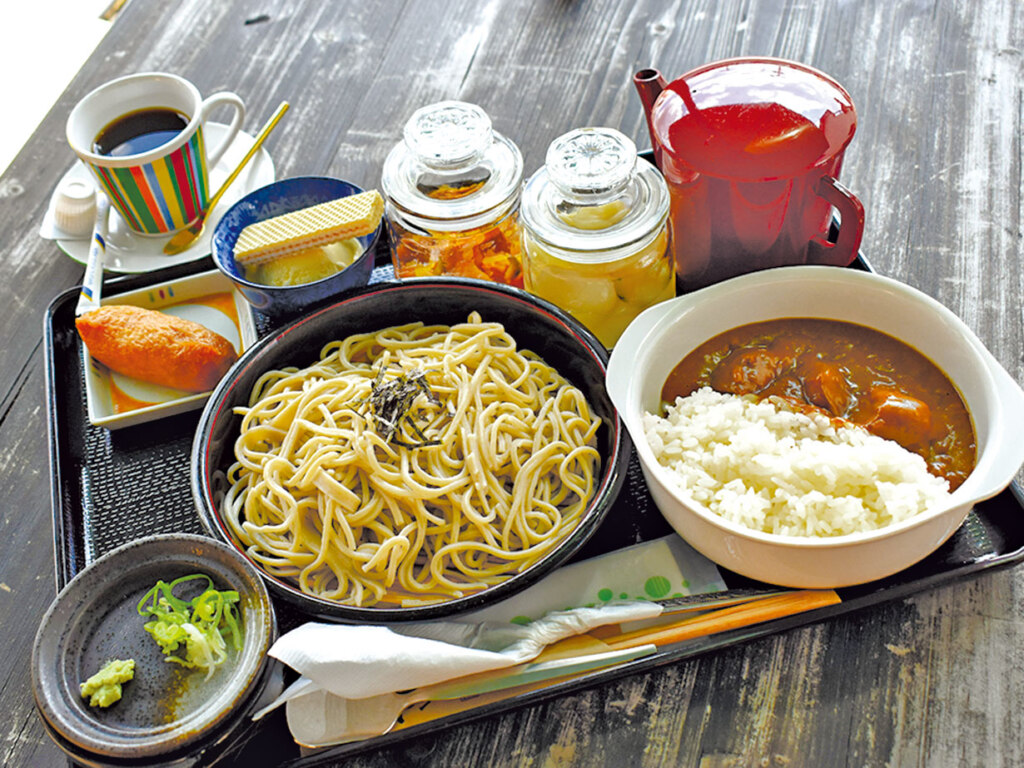 ハーフ(カレー&そば)800円<br /><br />
アイス付きは+200円