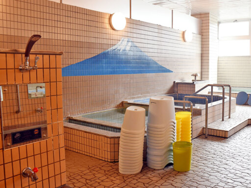 風呂好きたちの夢の一歩神楽の菊の湯が再オープン